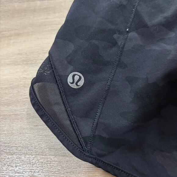 Lululemon Hotty Hot Short High-Rise 2.5" Heritage Camo Women Size 6 - Picture 4 of 4